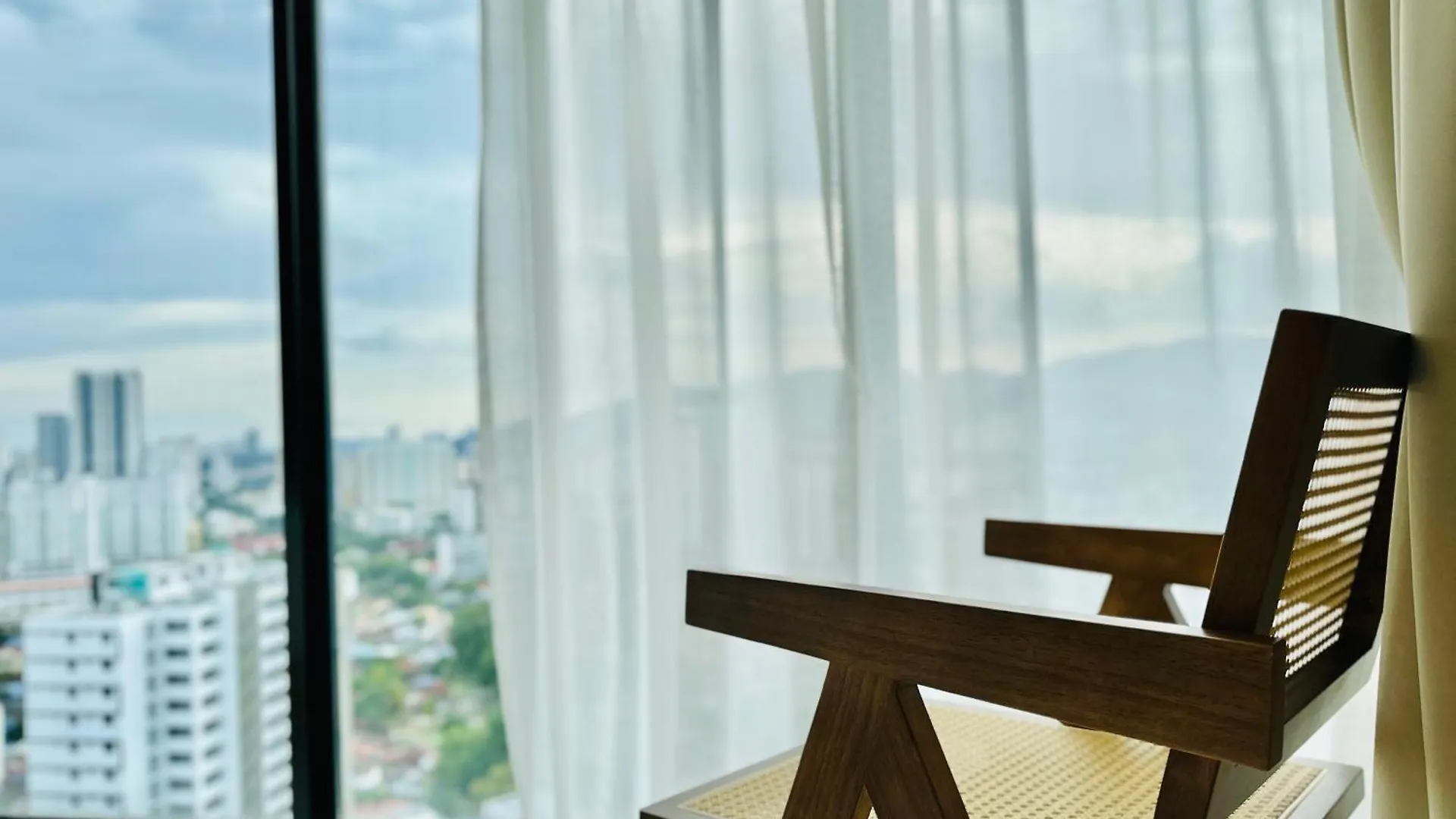 New 2Br Georgetown Warm And Lovely Homestay 10Pax-无敌美景两房民宿 Beacon Executive Suite Apartman
