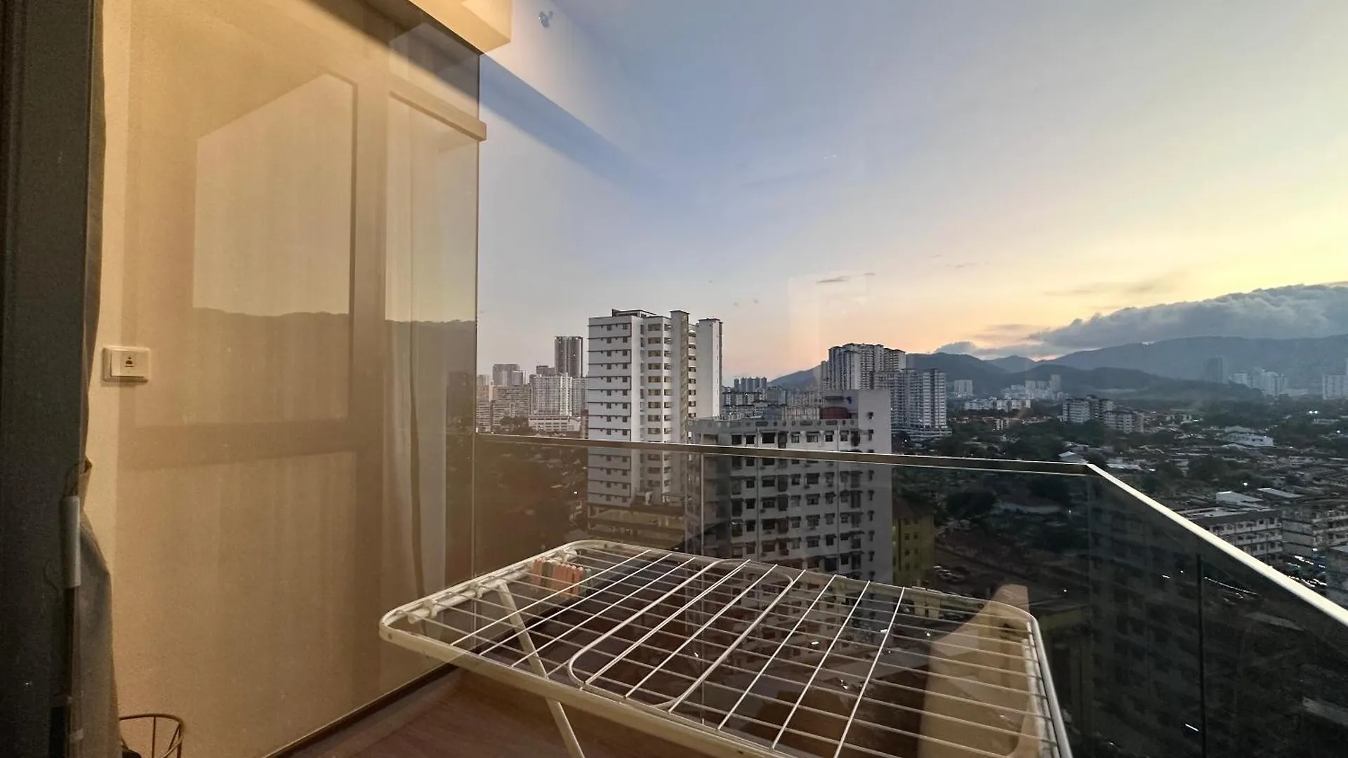 New 2Br Georgetown Warm And Lovely Homestay 10Pax-无敌美景两房民宿 Beacon Executive Suite Apartment